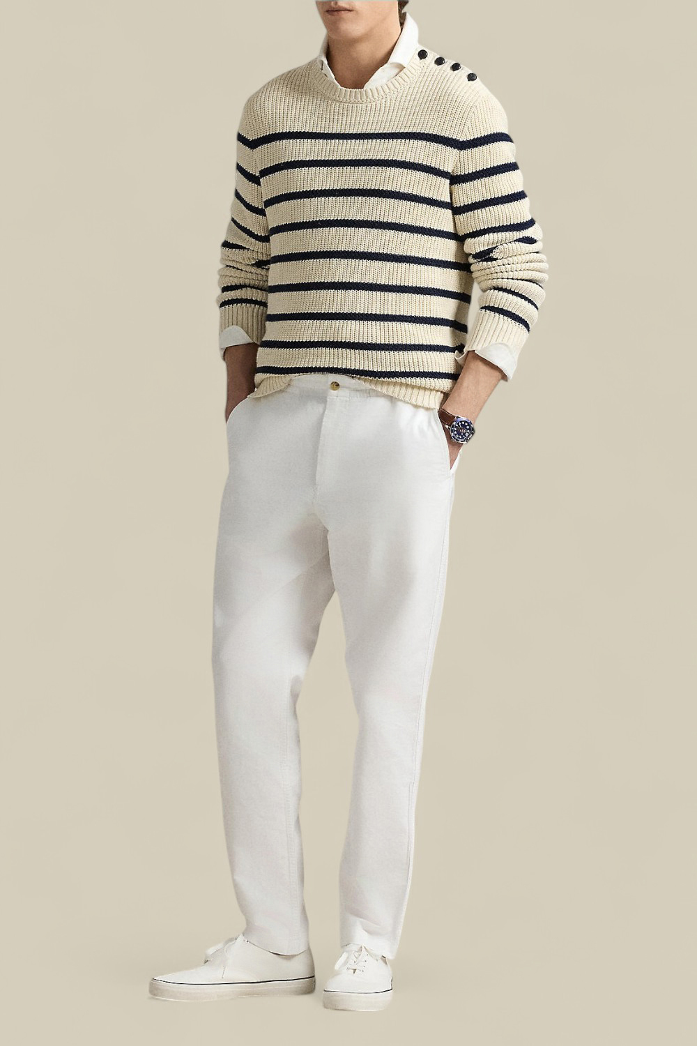 תמונת כל הלוק של מכנסיים צ'ינו